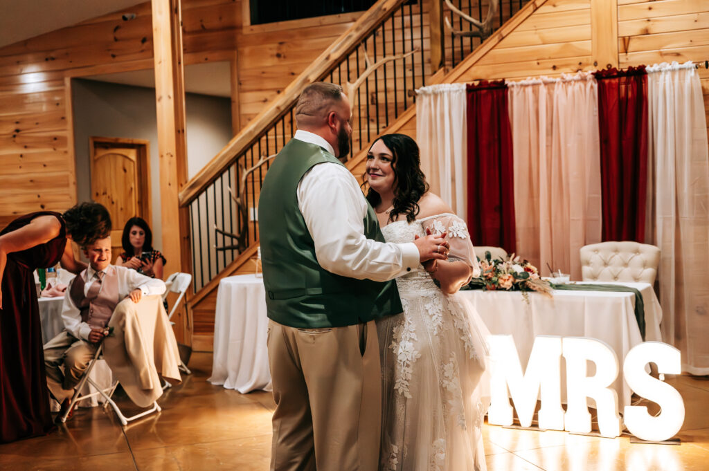 Shelmadine Outfitters LLC & Event Center | Elicia Wilson Photography
| Wedding First Dance