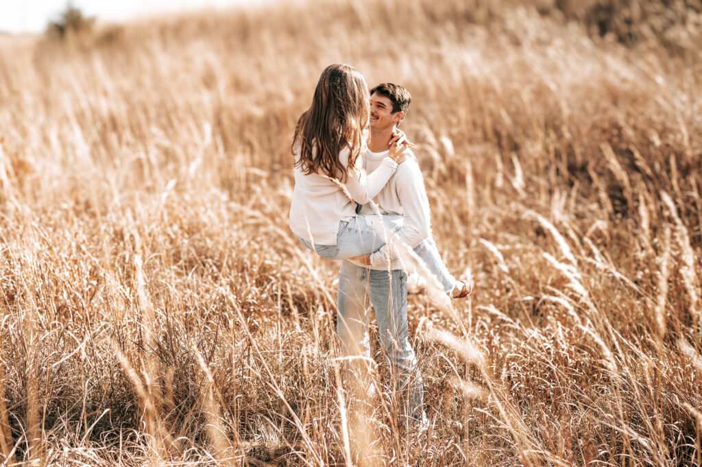 Engagement Photos by Elicia Wilson Photography | Centralia Wedding