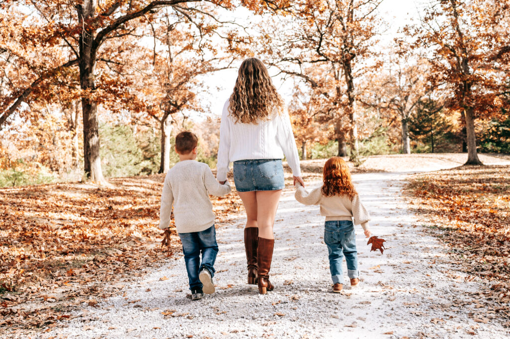 Fall Family Pictures | Rothwell Park in Moberly, MO | Elicia Wilson Photography