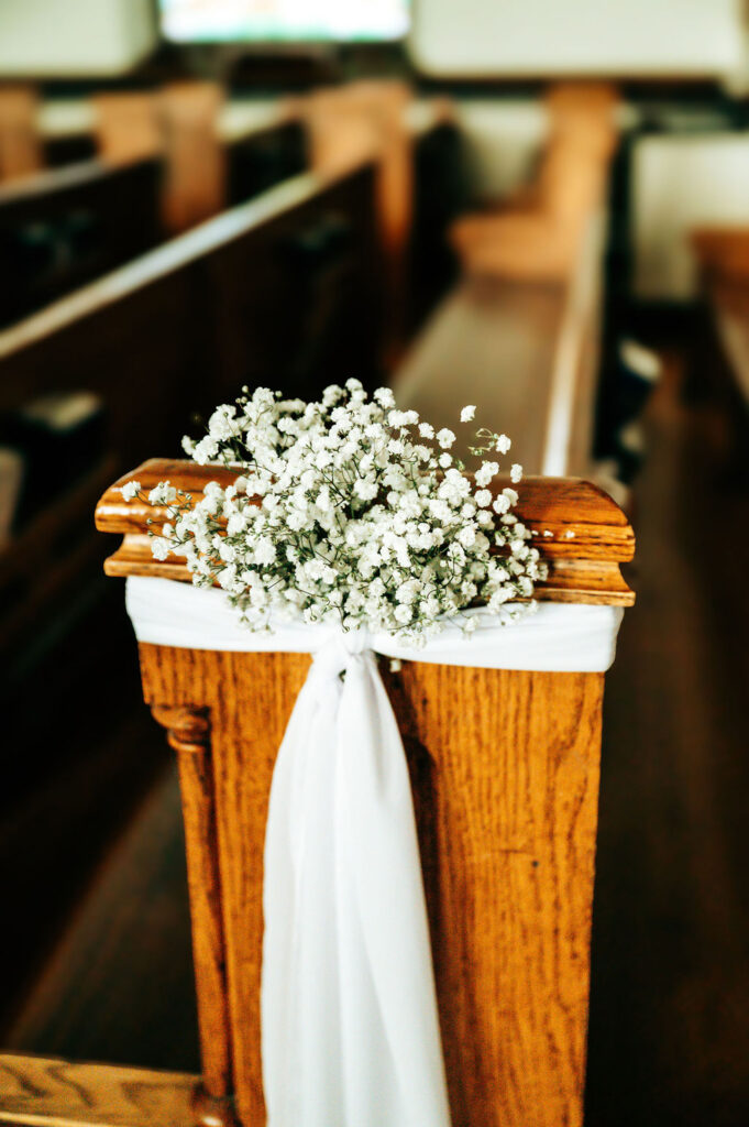 Baby Breath on Church Pew | Elicia Wilson Photography