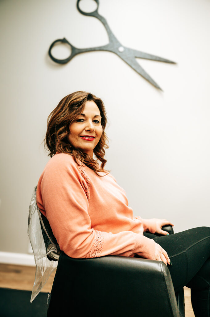 Owner of Salon 322 in Moberly, Missouri | Elicia Wilson Photography