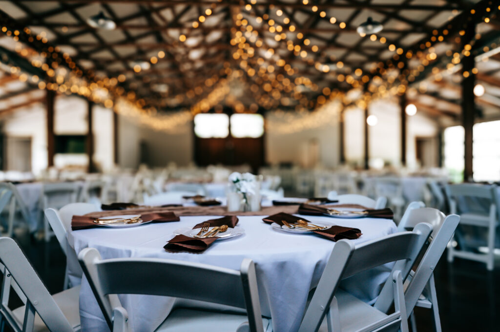 Bronze Napkins and White Tablecloth | Wedding Decor