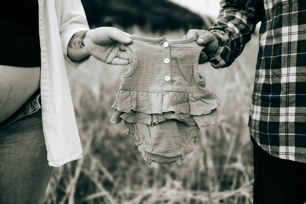 Maternity photos in Eldon MO at sunset
